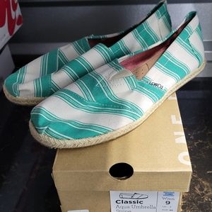 Aqua Toms